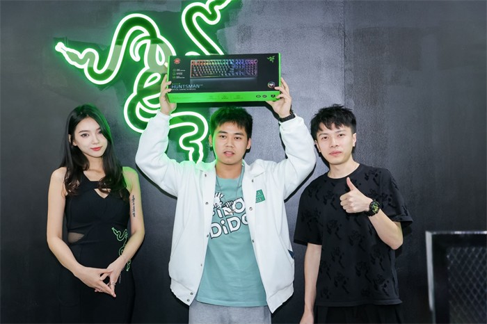 雷蛇 | AMD 解锁新地标,雷蛇授权体验店·成都万象店正式开业!