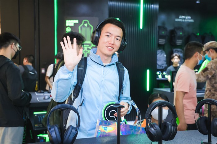 雷蛇 | AMD 解锁新地标,雷蛇授权体验店·成都万象店正式开业!