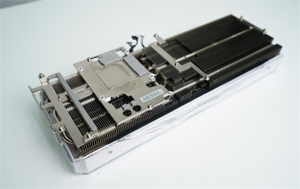 影驰 GeForce RTX 4070 星曜 OC,与DLSS 3共战流畅2K光追 体验