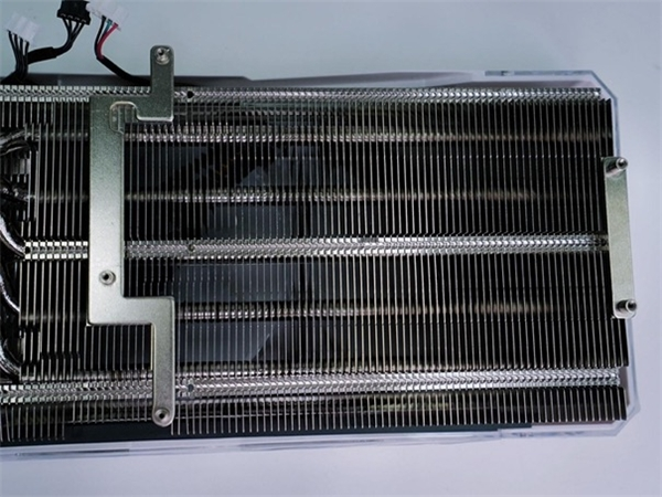 影驰 GeForce RTX 4070 星曜 OC,与DLSS 3共战流畅2K光追 体验