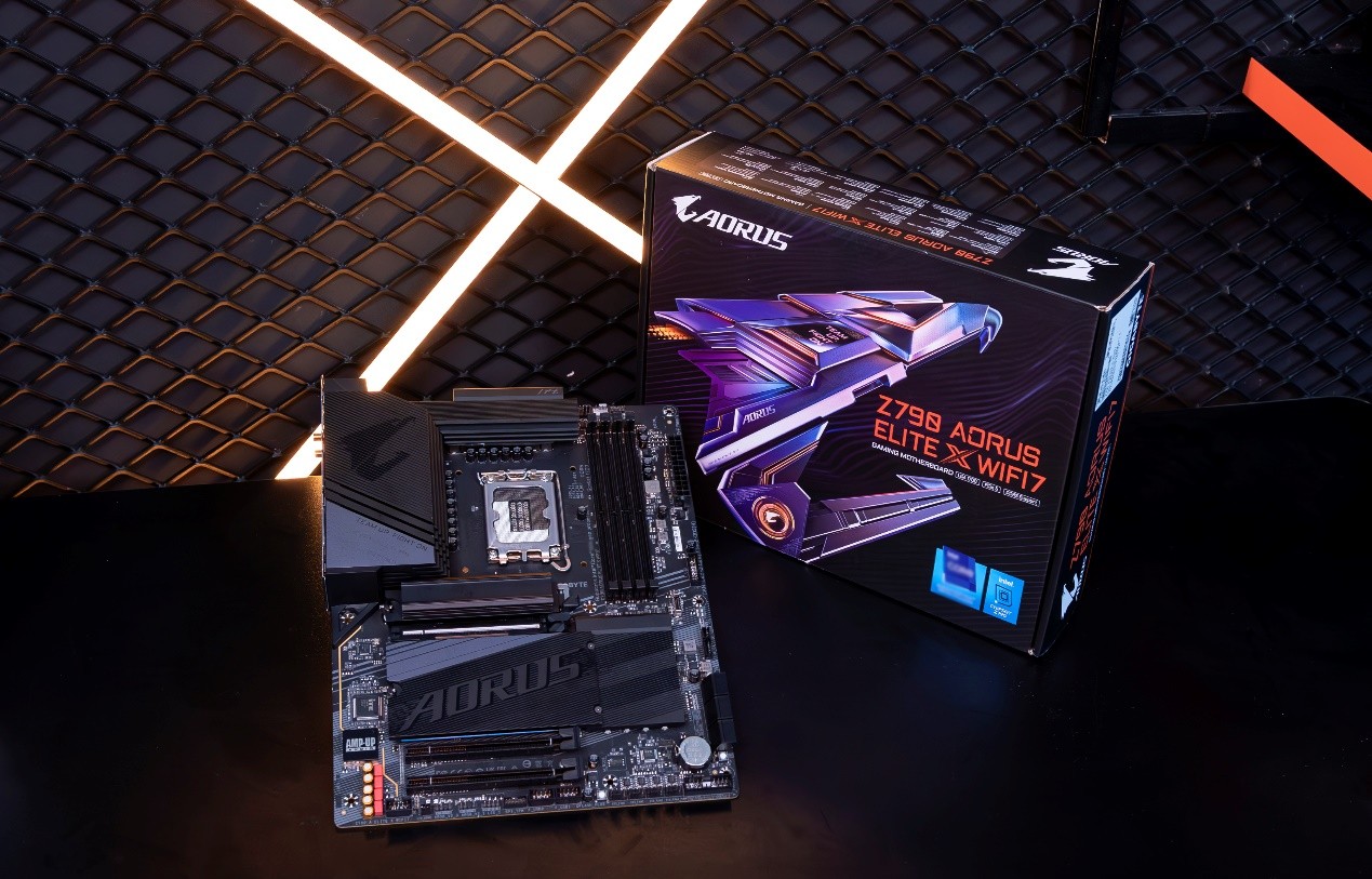 买主板可免单！技嘉AORUS助阵WBG出征S13