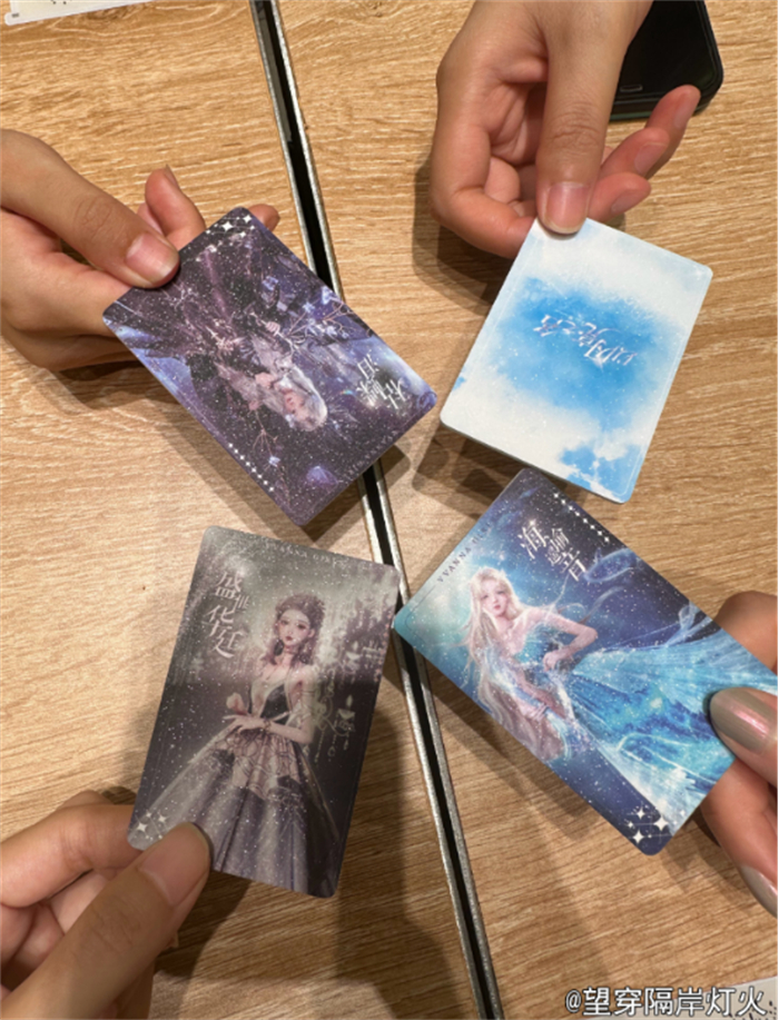 玩家热情拦不住!以闪亮之名X苹果线下盛会,店员:发周边到手软