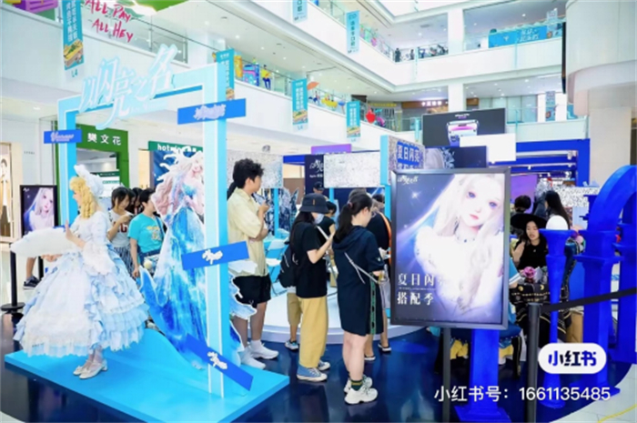 玩家热情拦不住!以闪亮之名X苹果线下盛会,店员:发周边到手软