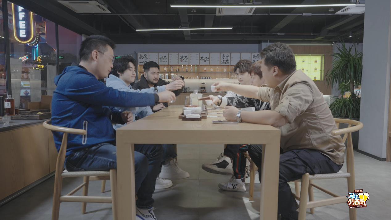 对传统文化的积极探索 《马上有酒局》携老中青三代FPS顶尖选手来到西安茯茶镇
