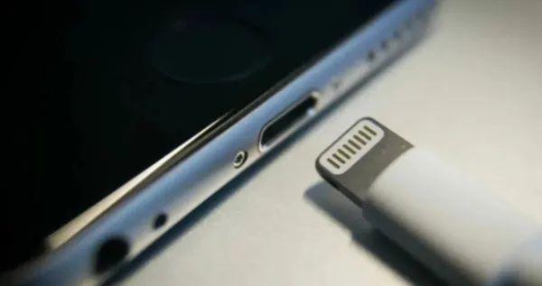 iPhone15Pro改用USBC端口是怎么回事 苹果15P充电接口改用USB-C端口[多图]图片1
